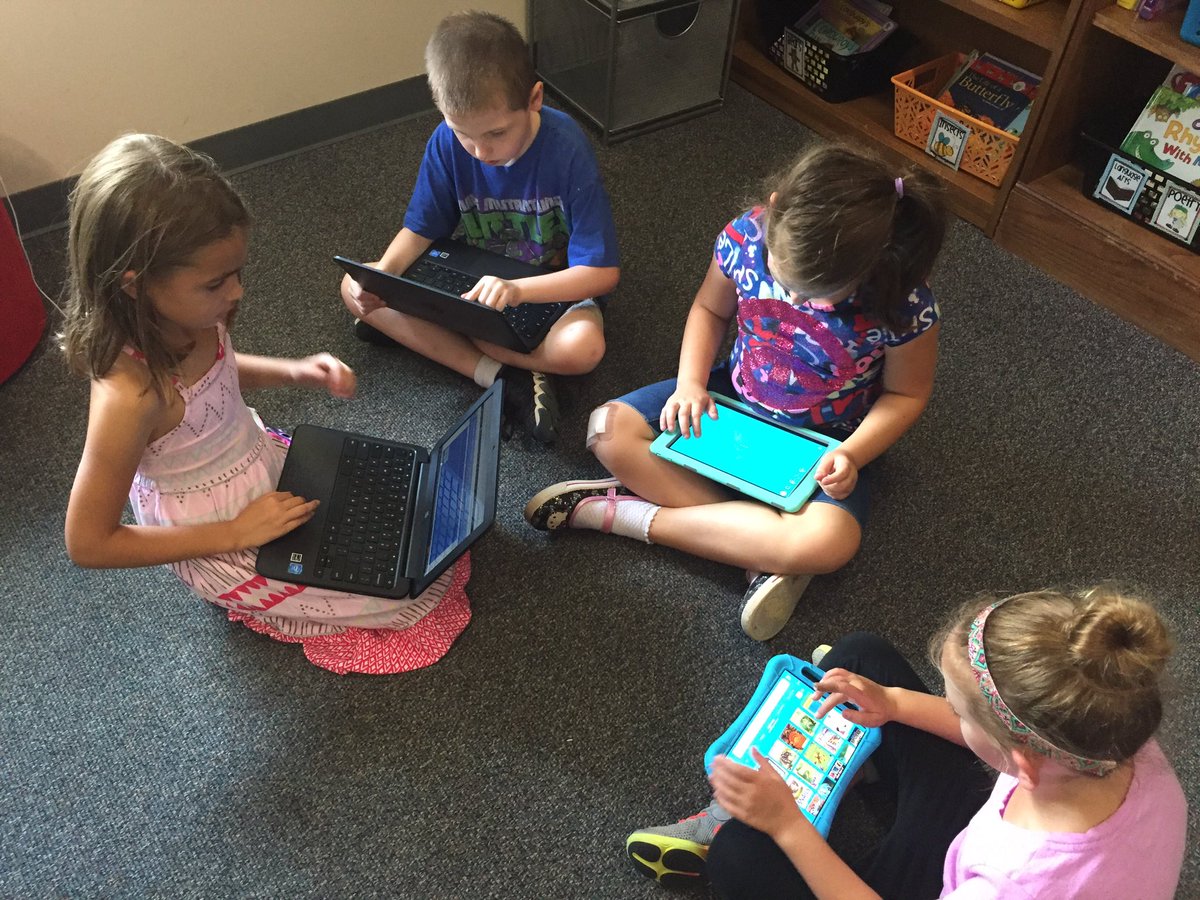 mrslockwitz's tweet photo. Collecting resources for our bat π¦ and spider π·πΈ research with some help from @EpicKidsBooks. Wish you could the excitement! #sharingfacts #exploringbooks #usingtextfeatures https://t.co/MHCj2Af2p0
