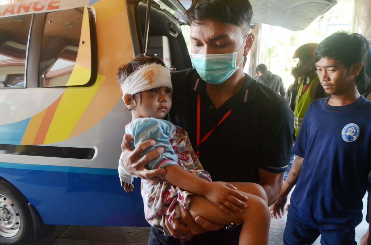 ajplus's tweet photo. Indonesia raised the death toll from its 7.5 earthquake and tsunami to 1,347, up from 1,200. Aid workers are still looking for survivors who may still be trapped under the rubble. https://t.co/WAUSoKm8u7