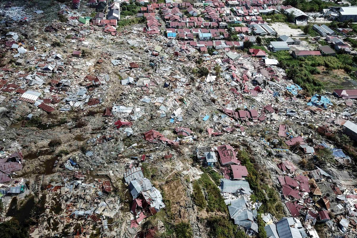 ajplus's tweet photo. Indonesia raised the death toll from its 7.5 earthquake and tsunami to 1,347, up from 1,200. Aid workers are still looking for survivors who may still be trapped under the rubble. https://t.co/WAUSoKm8u7