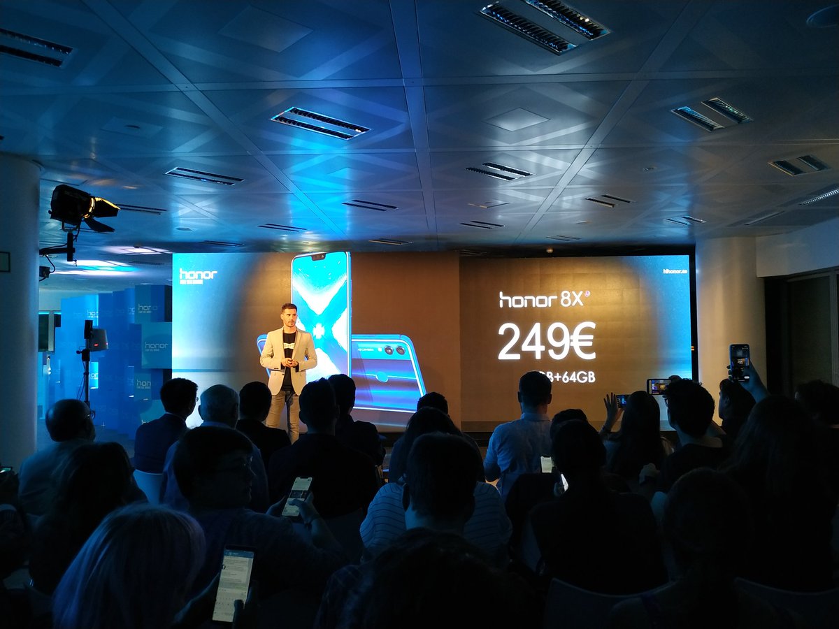 elrincondechina's tweet photo. Este es el nuevo @Honor_ES X8, con Kirin 710, gran pantalla de 6.5", batería 3750mAh, cristal, gpu turbo y... 249€!!!! #VIVALAGAMAMEDIA https://t.co/dFVXDjc0xd