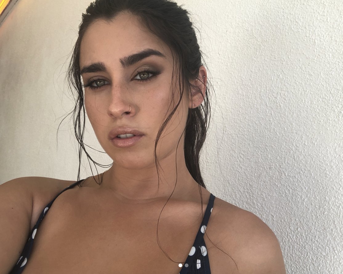 awesomenesstv's tweet image. RT if you can't wait for #Expectations from @LaurenJauregui 😍👑