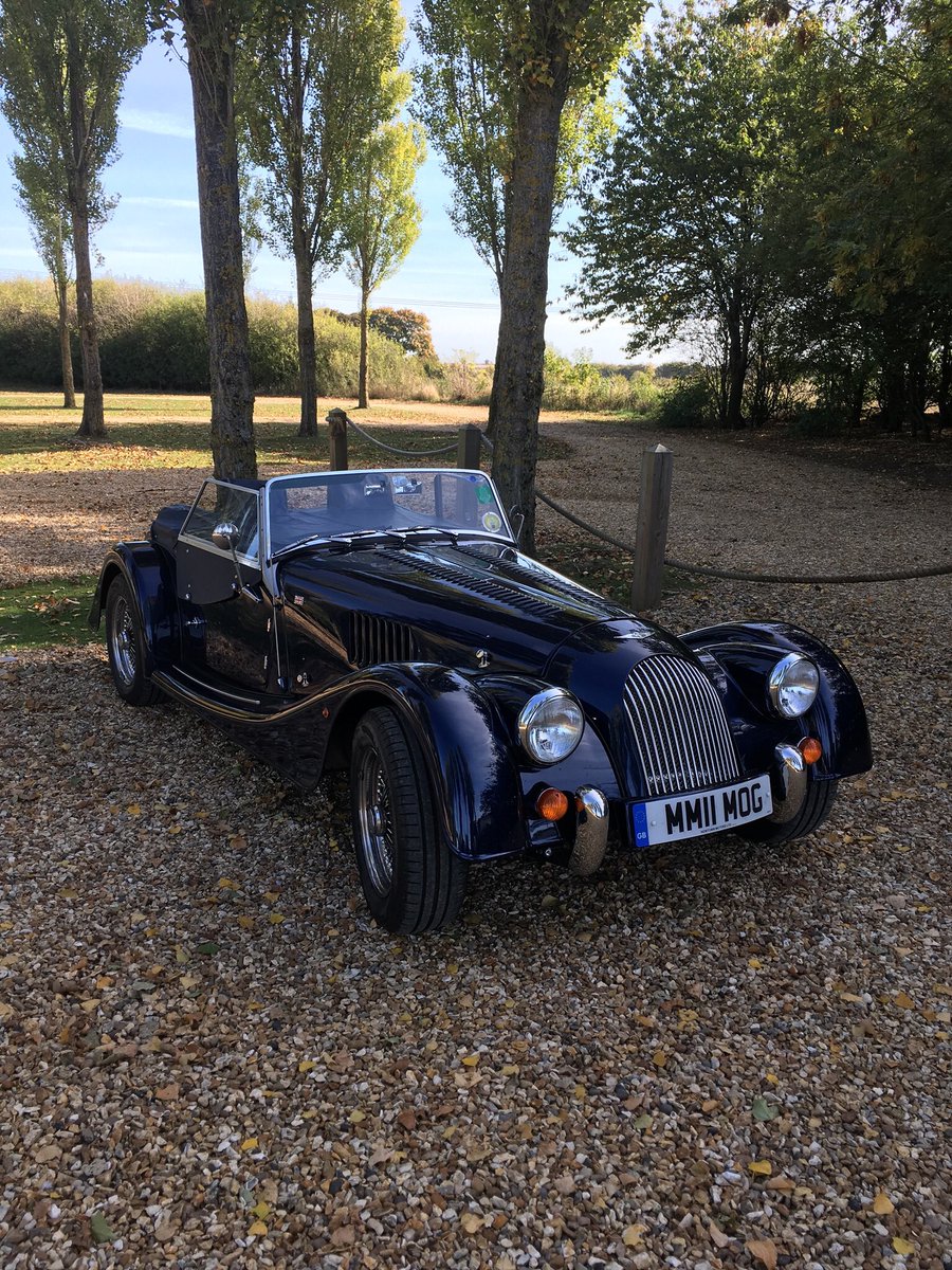 Wondering when I shall have to get out my Winter coat, hat and most importantly ski mittens. This Autumnal sunshine is just glorious ☀️#Morganadventure #luckypassenger
