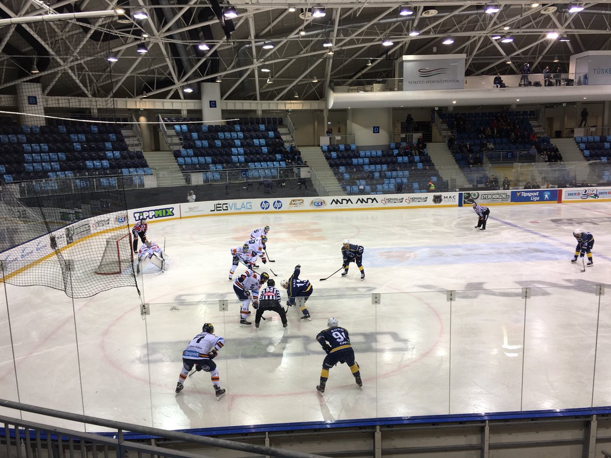 bethanyhamer1's tweet photo. In Budapest, couldn’t resist a trip to the Ice Hockey 🏒 MAC Budapest vs HC Kosice - let’s see how it compares to @steelershockey https://t.co/KO8dZvTsDk
