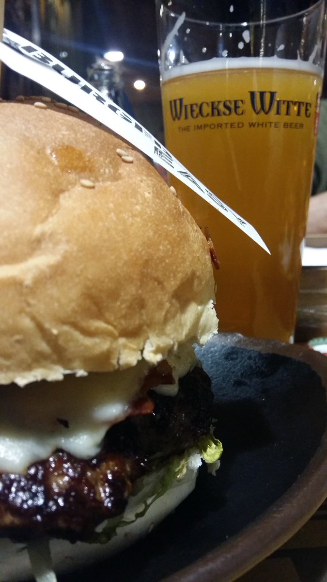 physisescursion's tweet photo. Dopo una giornata per sentieri un bel #panino e una #birra sono ciò che ci vuole https://t.co/CNpZujCbBG