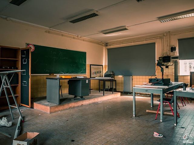 Locaux des cheminots

#urbanexplorer #urbexbelgium #urbexfrance #urbexworld #abandonné #lostplaces #lostpic #abandoned #abandonedplaces #abandoned_junkies #abandoned_excellence #abandonedafterdark #abandonedphotography #urbex #urbexpeople #urbexphotograp… ift.tt/2P8UWId