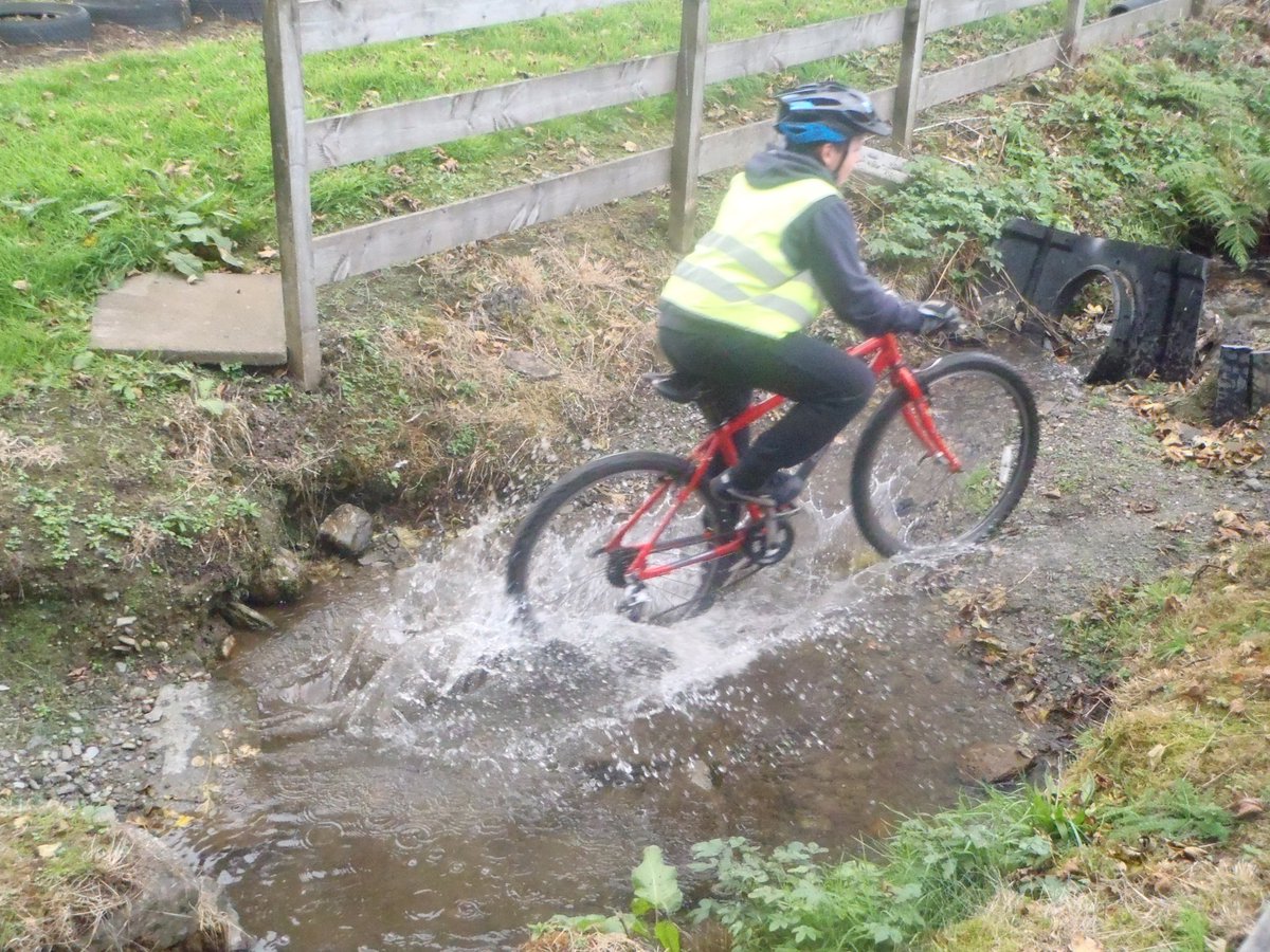 BlairvadachStew's tweet photo. Day 2 - #MountainBiking with @CardonaldPri at @BlairvadachOEC 

Using the #AttackPosition to tackle lots of different challenges on the bikes course #adventure #challenge #education https://t.co/gUaouuaXFI