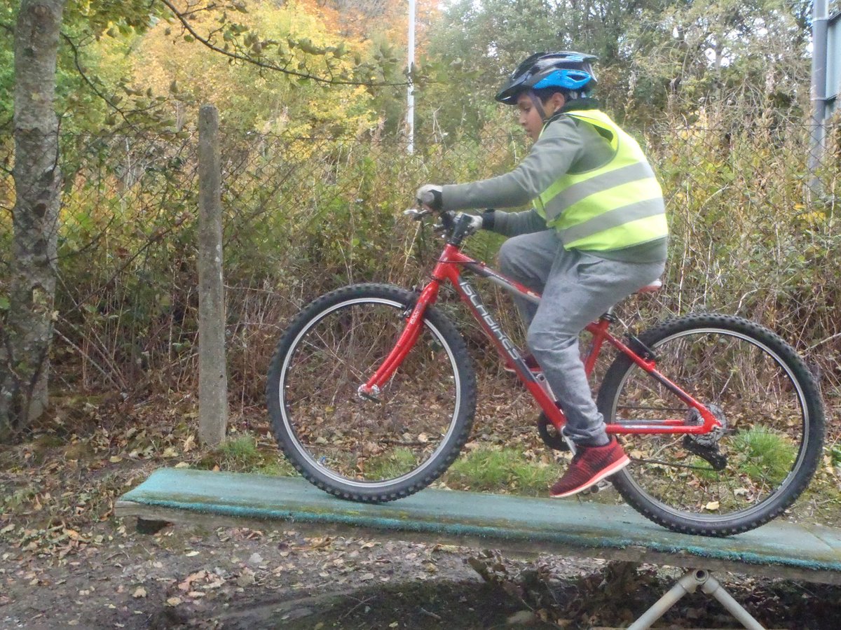 BlairvadachStew's tweet photo. Day 2 - #MountainBiking with @CardonaldPri at @BlairvadachOEC 

Using the #AttackPosition to tackle lots of different challenges on the bikes course #adventure #challenge #education https://t.co/gUaouuaXFI