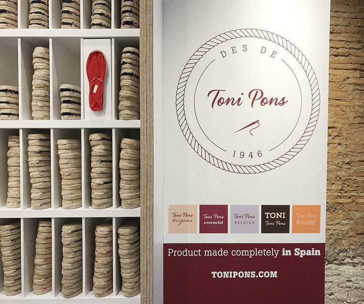 Quopi3's tweet photo. @toni_pons_official continua con su expansión. Abrirá tanto tiendas propias como franquicias por el mundo. Nos gustaría saber, qué opináis de las franquicias?
#quopi #quopinas #customerexperience #shoes #shopping #moda #fashion #fashionbusiness #opinion #tonipons #espadrilles https://t.co/tefLnxG4Dz