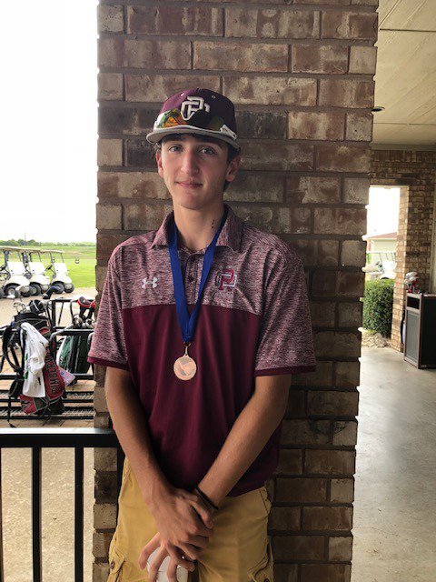 roisdathletics's tweet photo. Congrats to the VAR Boys #ROgolf team for placing 3rd in the Mansfield Golf Tournament! Tristan O. placed 5th. #GoHawks! https://t.co/Eo6TZhl23J