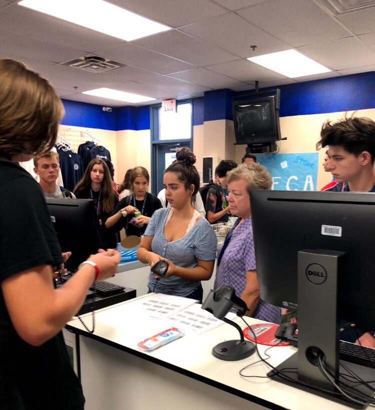 PinnacleDECA's tweet photo. Our School Store Staff in action! #DECASBEWEEK #pinnaclehighschool #azdeca #pinnacledeca #decainc https://t.co/8Vw1KRmW5P