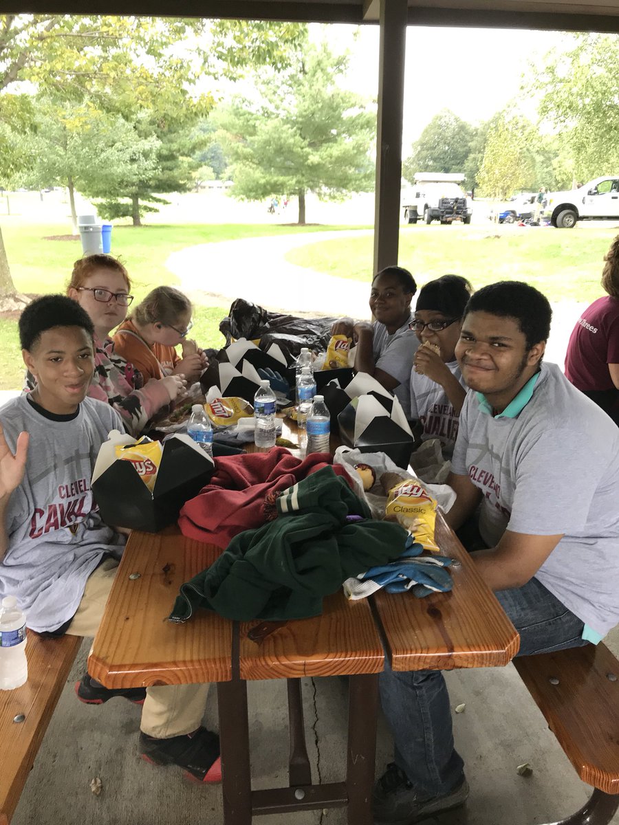 SweetBrooke13's tweet photo. Washington Park HS students @CLEMetroSchools out shoveling in the dirt, enjoying a day in the @clevemetroparks being entertained by the @cavs for #Trees4Threes Thanks @DaveyTree for the beautiful trees &amp; our volunteers from @PwCUS @WRLConservancy #CLETrees #TeamPwC #PwContheMove https://t.co/YtPOYYu4iU