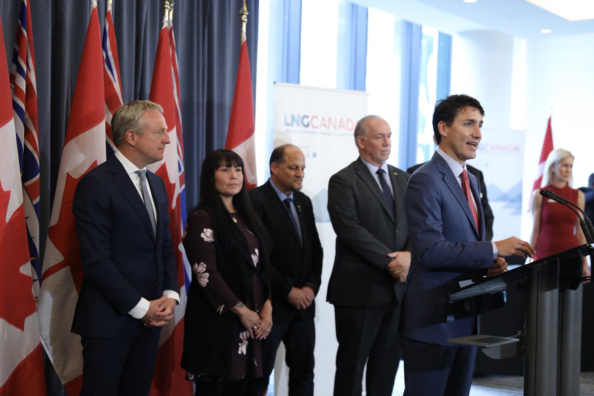 JustinTrudeau's tweet photo. Canada’s natural resources &amp; talented workforce make it a great place to do business. @lngcanada’s investment is proof of that. Read more on the largest private sector investment in Canadian history -- creating 10,000 jobs &amp; growing our economy: https://t.co/B7T3Vx9q7x https://t.co/mmmYTT3xun