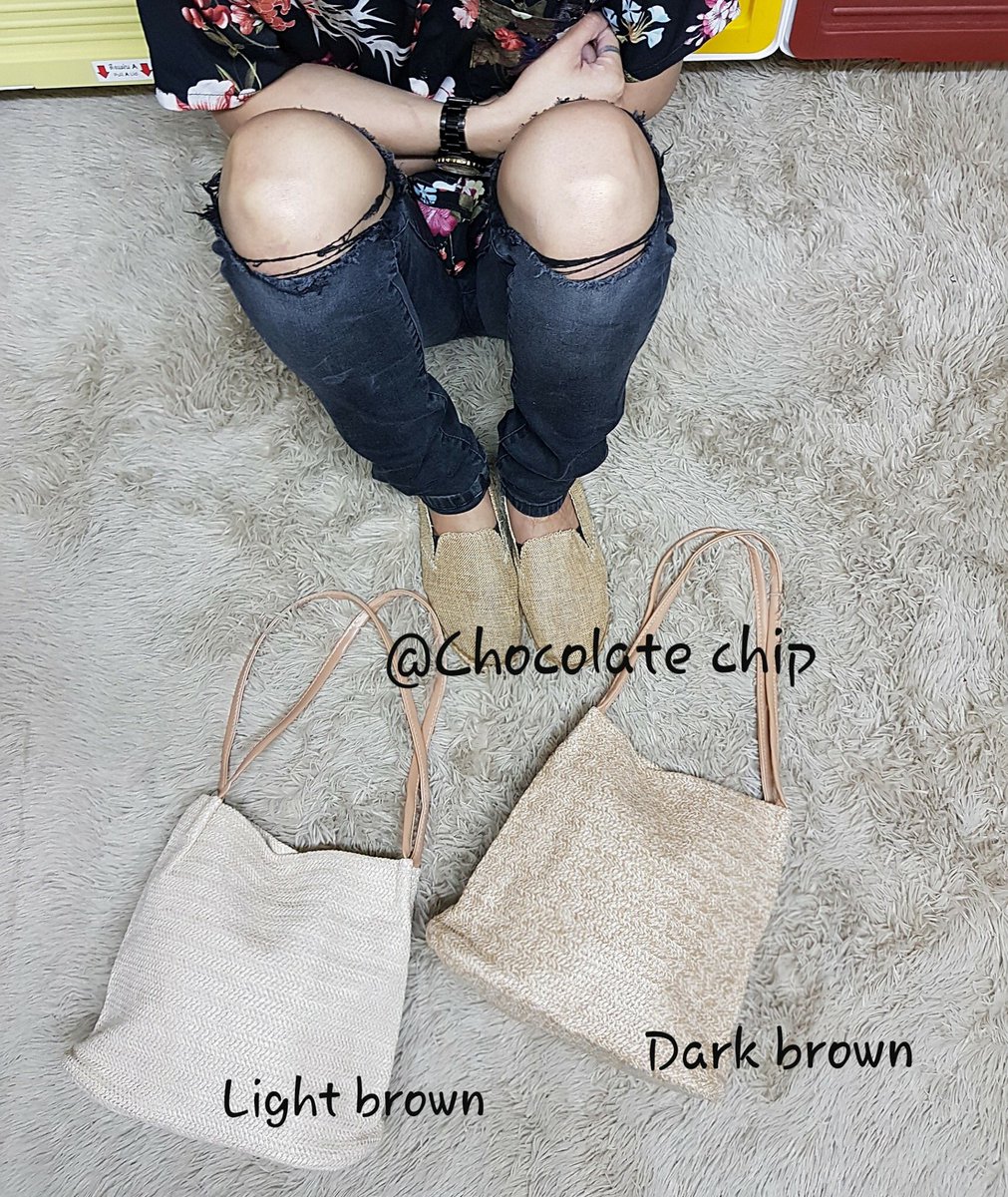 pearryaim's tweet photo. กระเป๋าสาน สินค้าเข้าแล้วค่ะ 
ถ่ายจากแสงไฟปกติ กล้องมือถือปกติ สวยมาก ร้อยกว่าบาท คุ้ม!!#แปรงแต่งหน้านำเข้า #ชั้นใส่เครื่องสำอางหมุนได้ #ชั้นอะคริลิค #ขนตาปลอม #เซ็ตแปรง #ราคาเบาๆ #ราคาถูก #พร้อมส่ง #กระเป๋าเครื่องสำอางค์ #Makeupbag #กระเป๋าสาน #กระเป๋าเกาหลี  #กระเป๋าอินดี้ https://t.co/UdFtDygJq3