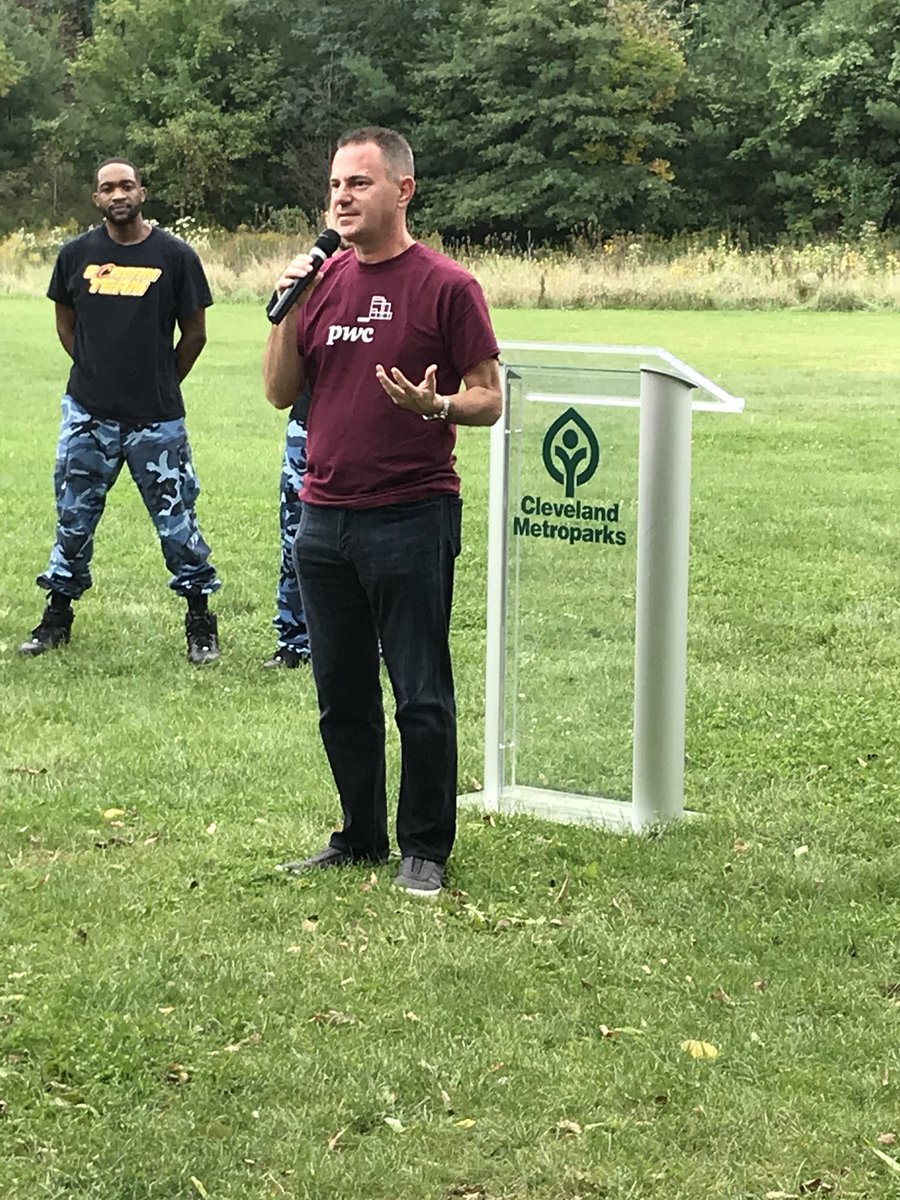 SweetBrooke13's tweet photo. What a fun day planting #Trees4Threes @clevemetroparks with @Cavs and @CLEMetroSchools Washington Park HS. Thank you @nicmb_1 Sandee Reid @DaveyTree, @CEO_CleMetParks &amp; our  @midwestmarkross #TeamPwC #CLETrees #PwContheMove #ThisIsCLE https://t.co/Wmfl9tRzz9