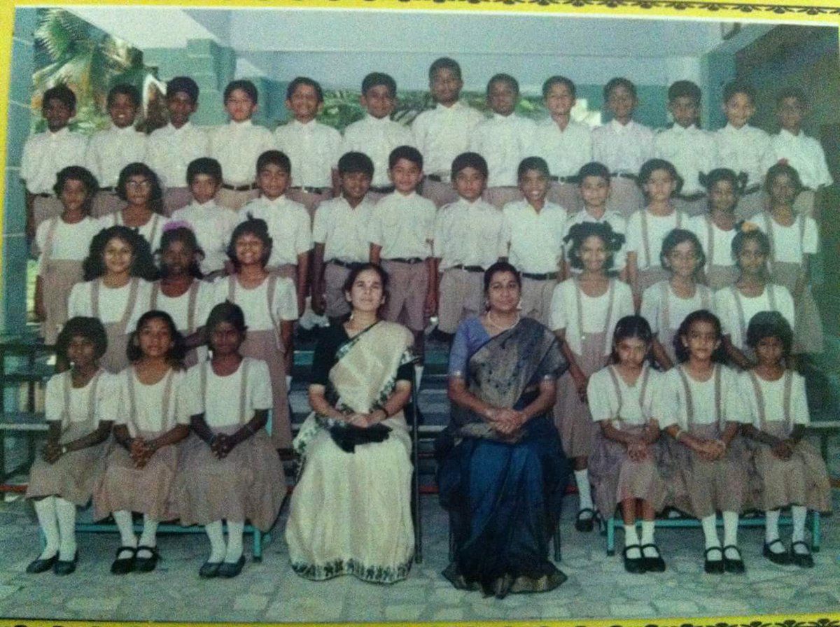 SaGomesh's tweet photo. Here I nominate @Murugeshs88 @ImLogan3 @friendsrlife320 @Niranju369 for the challenge.. the only group pic memory of mine is at a very young age at #Bellschool ❤️!.. can't wait to watch #96 on 4th #vettritheatre 🔥.. @VijaySethuOffl @trishtrashers😍 #96SchoolGroupPicChallenge https://t.co/Euoahzg7Ar