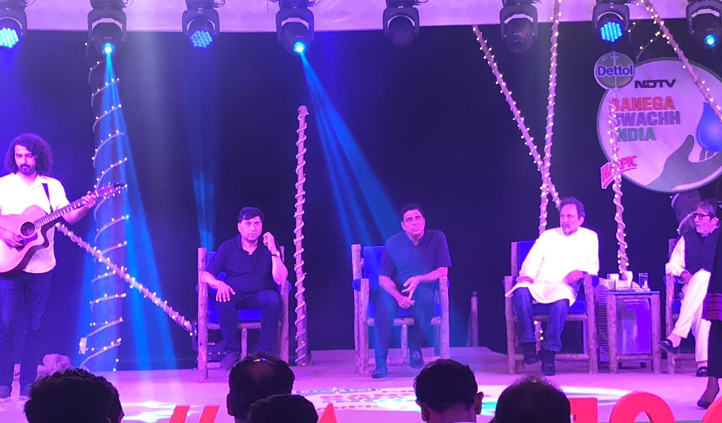 rohitkulkarni88's tweet photo. Check out my audience tonight :) @srbachchan @pronoyroyndtv @vikramchandra @ronniescrewvala 
#cleanathon #swachbharat https://t.co/j3mPzJ4YfJ