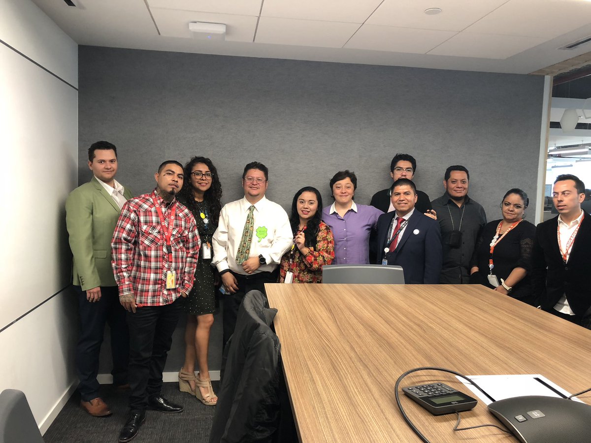 tomasesuarez's tweet photo. Dress to impressed &amp; dress your manager day #BeProudCSW18 #ATTCLG #BeProud https://t.co/1UXkwNLcJ5