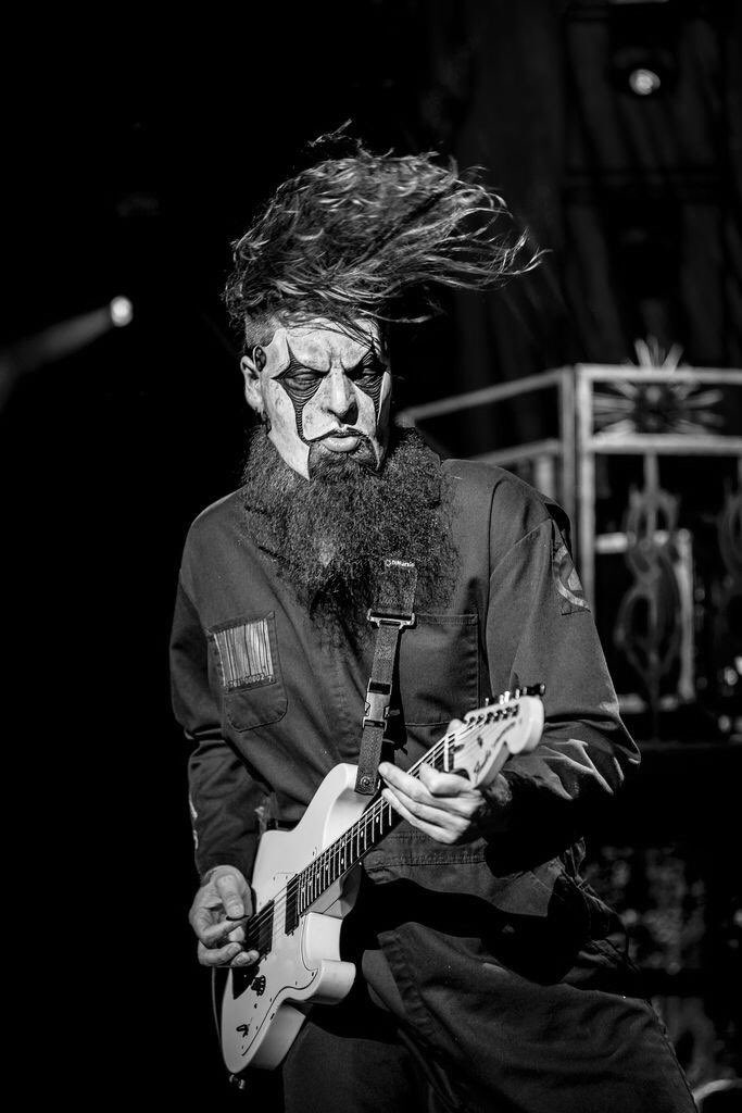 Happy birthday to Jim Root of Slipknot. 