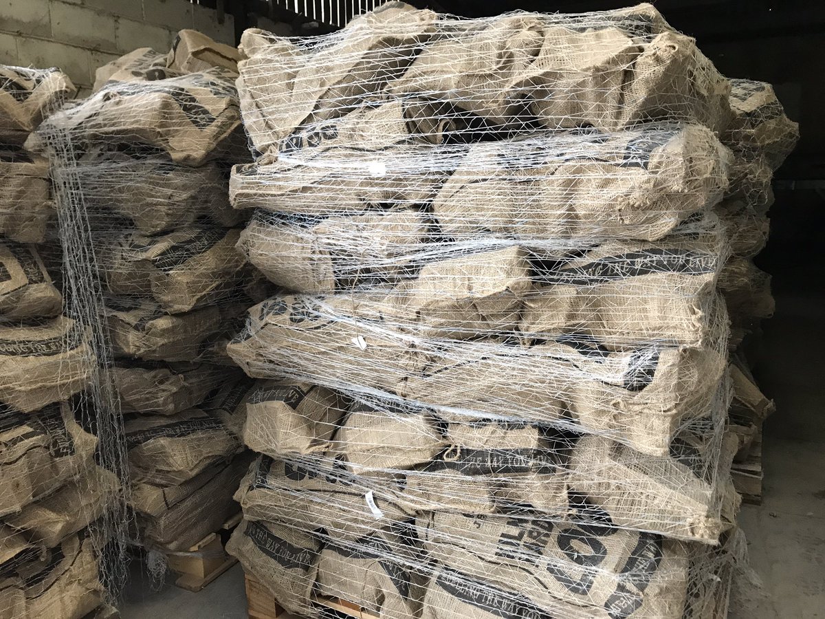 jh_logs's tweet photo. Buy logs in plastic free packaging through our trade customers. Kiln dried or naturally seasoned. All less than 20%moisture. https://t.co/VXdPuzsRd1