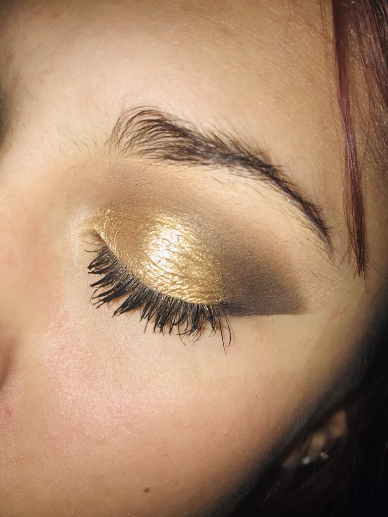 gemmacrutchley's tweet photo. Some excellent evening looks been produced on their first attempt!! We love the paradigm palette from @samplebeautysb Our make up learners will be working on clients after half term 👌💋#makeuppassion #newskillsbeentaught #employabilityskills @ElementsSalons @CheshireCollSW https://t.co/YVDipCNwVf