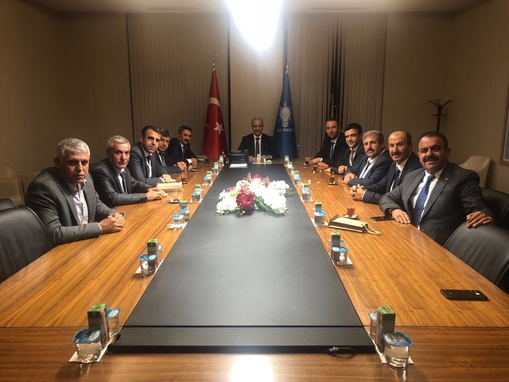 Genel Merkezde düzenlenen İlçe Başkanları toplantısına katılan İlçe başkanlarımızla genel ve yerel konularda istişarelerde bulunduk. İlçe Başkanlarımıza nazik ziyaretleri sebebi ile teşekkür ediyorum.