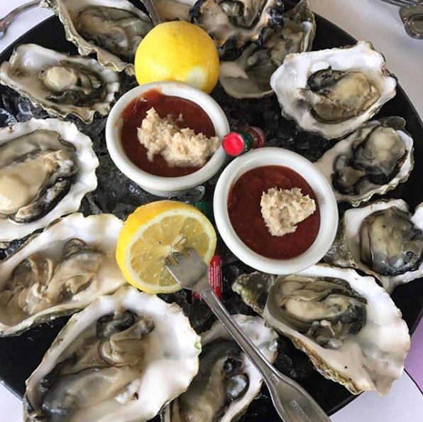GoldenNuggetLV's tweet image. Served fresh on the #HalfShell at @Vic_n_Anthonys! #Oysters #Delish