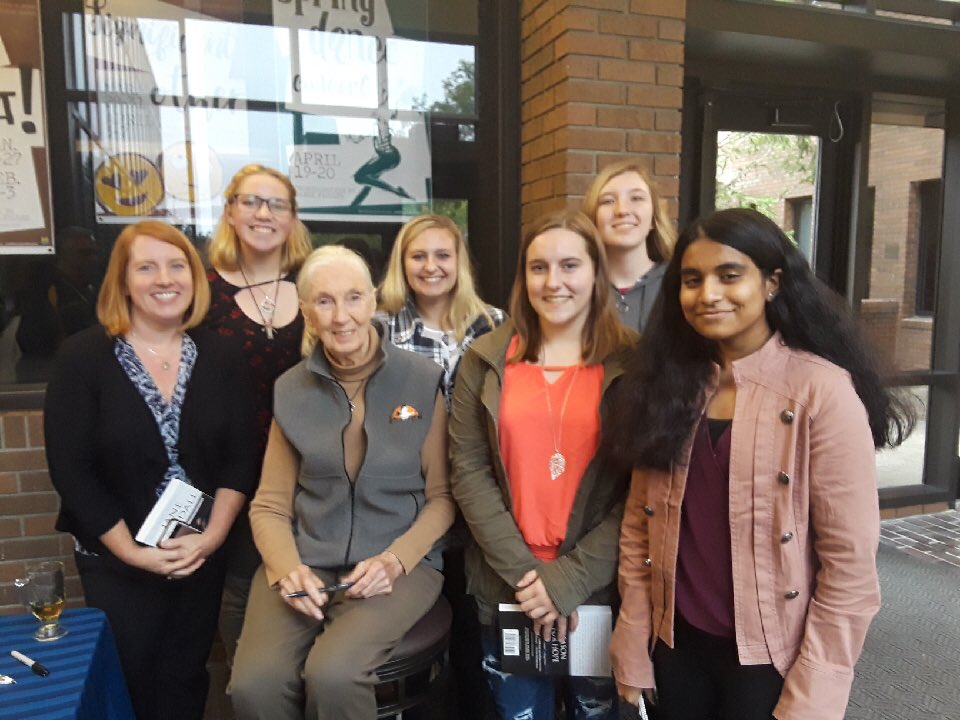 suzpowers's tweet photo. AP Environmental students met the iconic Dr Jane Goodall. What an inspirational conservationist and real hero! Thanks to our host #UMFlint    #GBHSOurStory https://t.co/Pu4Ul6JWhr