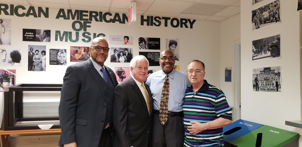 jillmarette99's tweet photo. TY @Charles_Lavine for visiting @thefortunesoc today! We are excited to build a stronger partnership with you to support #reentry #ATI #parolereform #supportivehousing #CJreform and HOPE for ppl impacted by #incarceration. #BuildingPeopleNOTPrisons https://t.co/KyJsQJXwPN