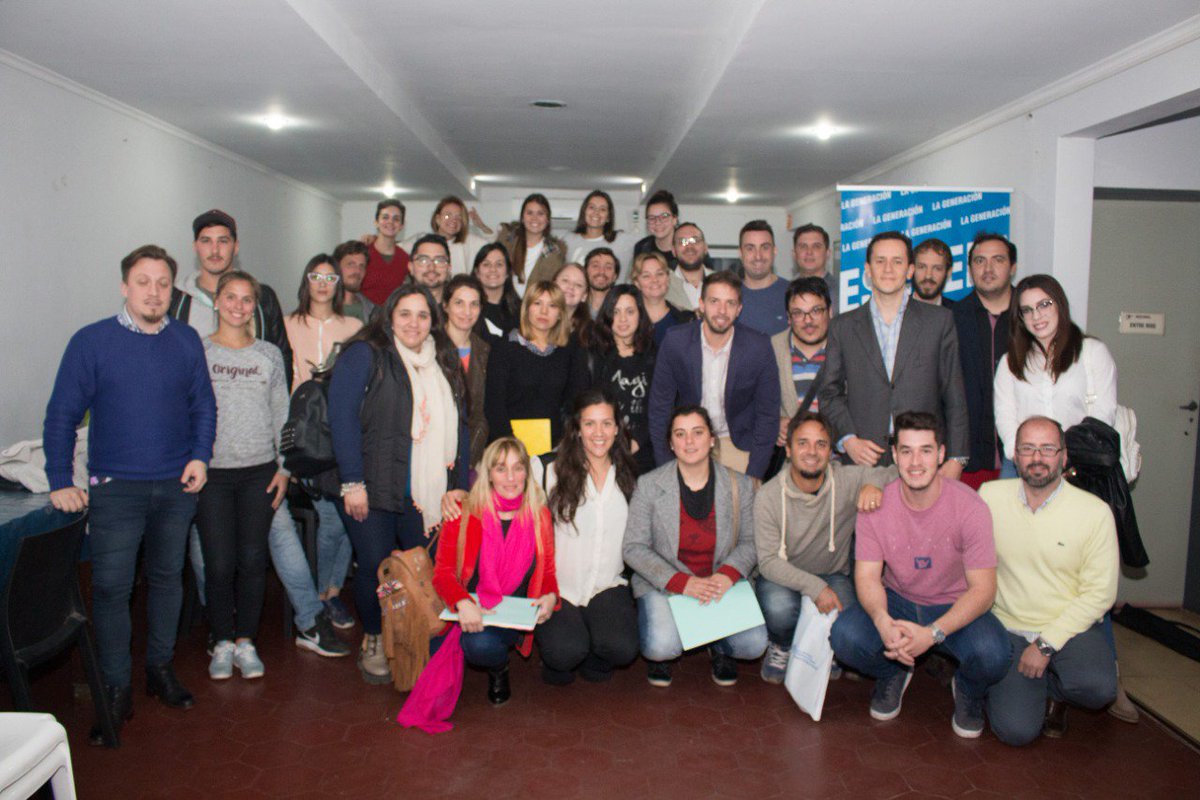 leanjacobi's tweet photo. La primer capacitación en la #EscuelaDeLíderes de @LaGeneracionArg en Concepción del Uruguay.
@MatiasChiosso generó desafíos en cada uno de los participantes.
@juangowland @martinyeza @PatxiUranga https://t.co/242bAVE7Yb