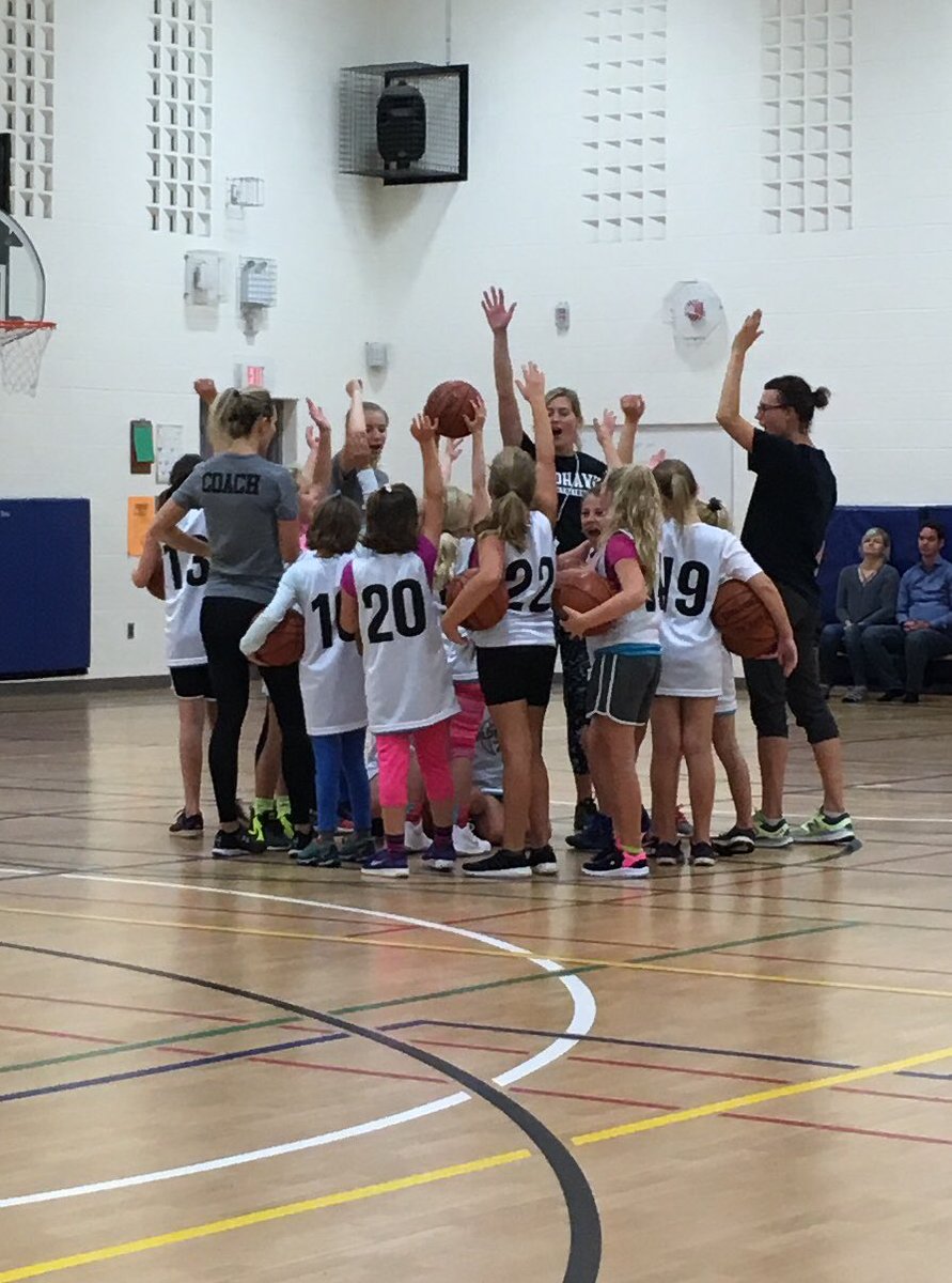 JayJohnston4's tweet photo. @WildhawkBBall @kwgba Jr Novice girls off to a great start tonight #gohawks #kwgba #jrnbagrads https://t.co/ytR1NBT2oN