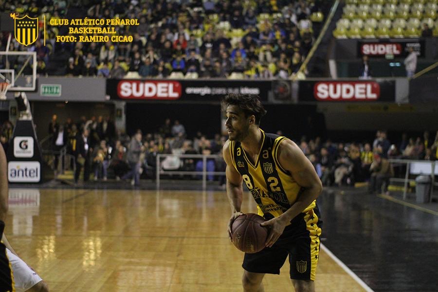 OficialCAP's tweet photo. ¡Volvió el básquetbol a #Peñarol! https://t.co/kIovvtFPWf
