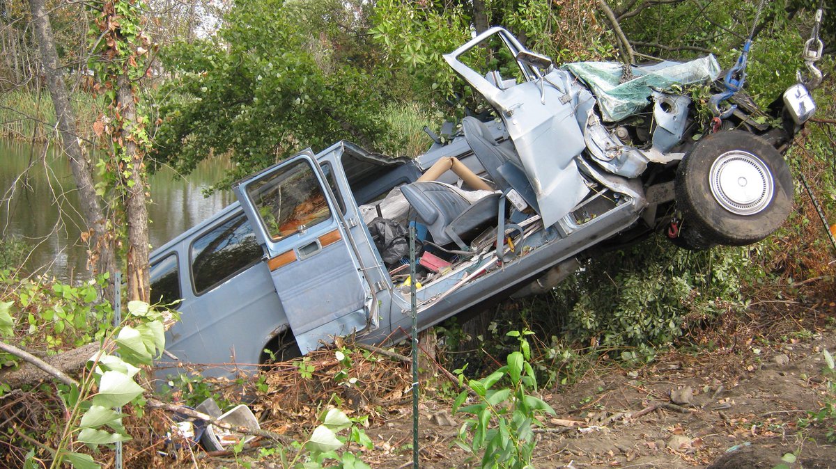 wspd2pio's tweet image. This was a #RoadRage crash this morning SR 99 and SR 509. This van was chasing a car and crashed on a turn. #Thankfully no major injuries. #RecklessDrivingCharge.