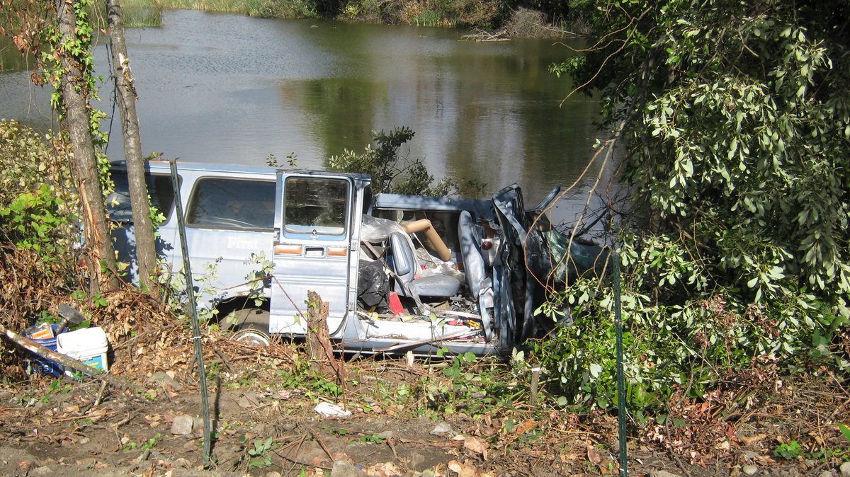 wspd2pio's tweet image. This was a #RoadRage crash this morning SR 99 and SR 509. This van was chasing a car and crashed on a turn. #Thankfully no major injuries. #RecklessDrivingCharge.