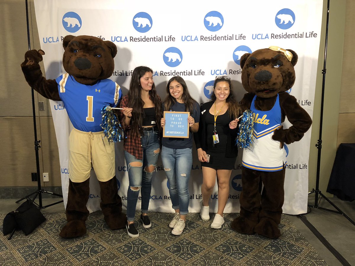 xprincesssdeex's tweet image. Family portrait #FirstGenUcla