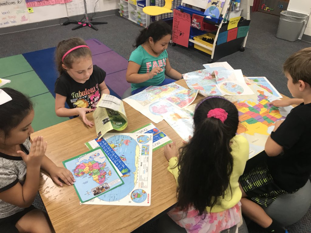 MrsKowalevicz's tweet image. Exploring maps &amp;amp; globes 🗺🌍#WhoWeAre #MeOnTheMap #FunInFirst #Geographers #ranIBstars #APSisAwesome @RandolphStars @APSsocstudies