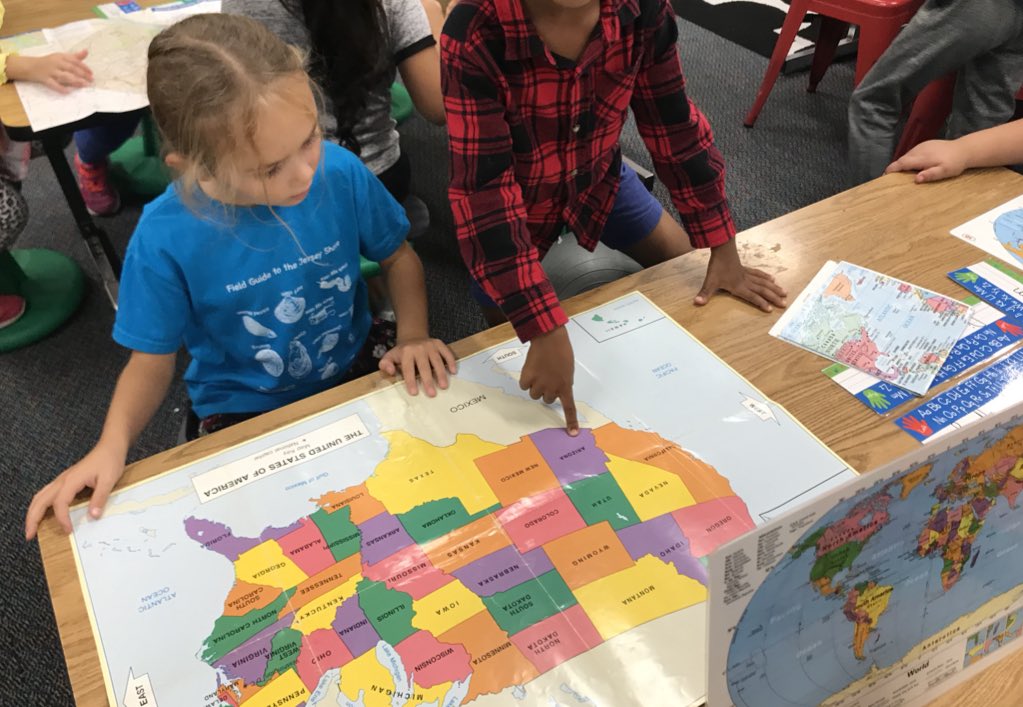 MrsKowalevicz's tweet image. Exploring maps &amp;amp; globes 🗺🌍#WhoWeAre #MeOnTheMap #FunInFirst #Geographers #ranIBstars #APSisAwesome @RandolphStars @APSsocstudies