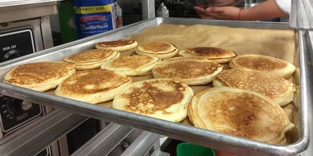 CPPAgri's tweet photo. If you rush out the door on Saturday to get to the #CPPPumpkinFestival and forget to eat breakfast, don't worry. Come to the @calpolypomona #FoodandBeverageProfessionals #pancake #breakfast in the #FarmStore courtyard starting at 8 a.m. https://t.co/b1DVHkU3Kc