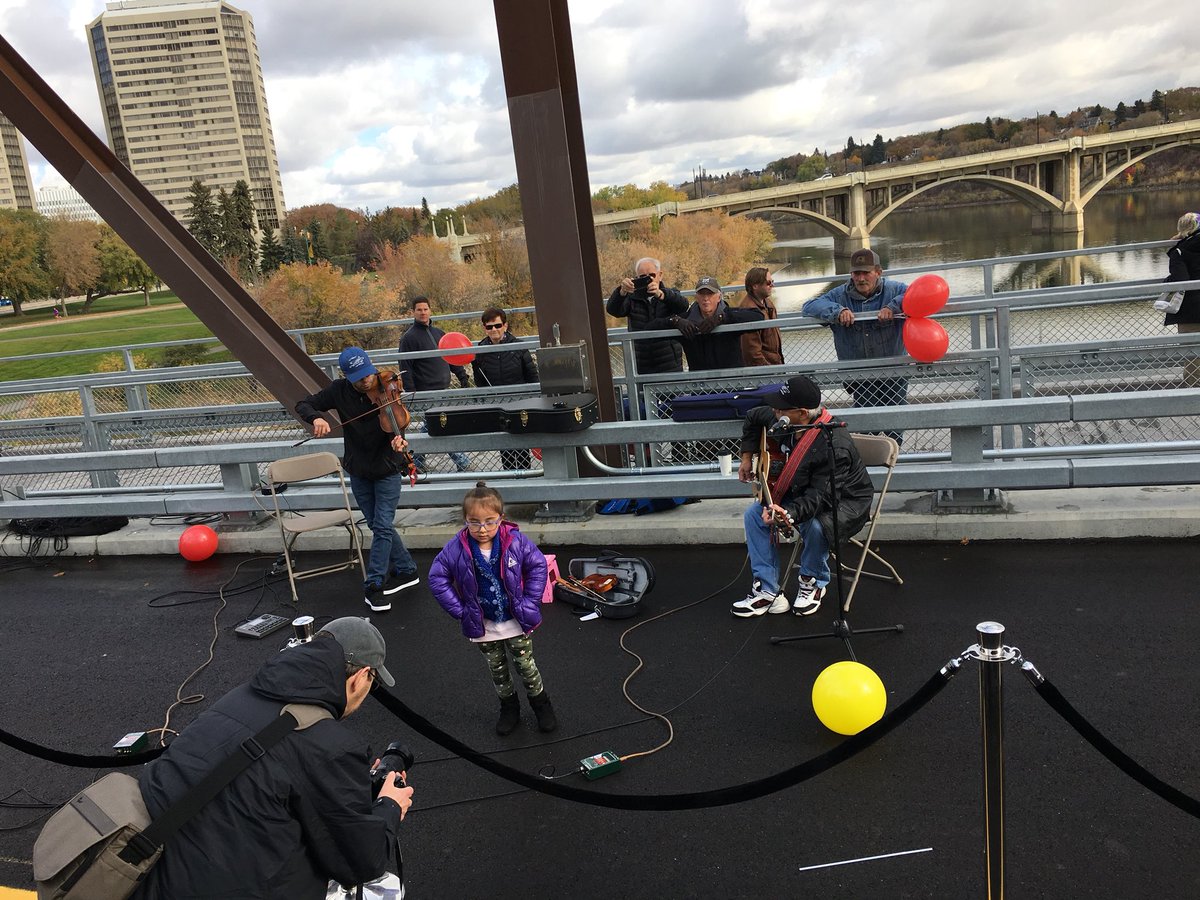 hilaryYXE's tweet photo. Bridge opening #2 today at the #trafficbridge. Some history of the bridging between Nutana and Saskatoon in 1907 was shared by the town cryer & lots were out celebrating the history and improved transportation for all starting this week in #yxe! 🚲🛴🚙 🚶🏽♂️🏃🏾♀️ https://t.co/On4nye3h22