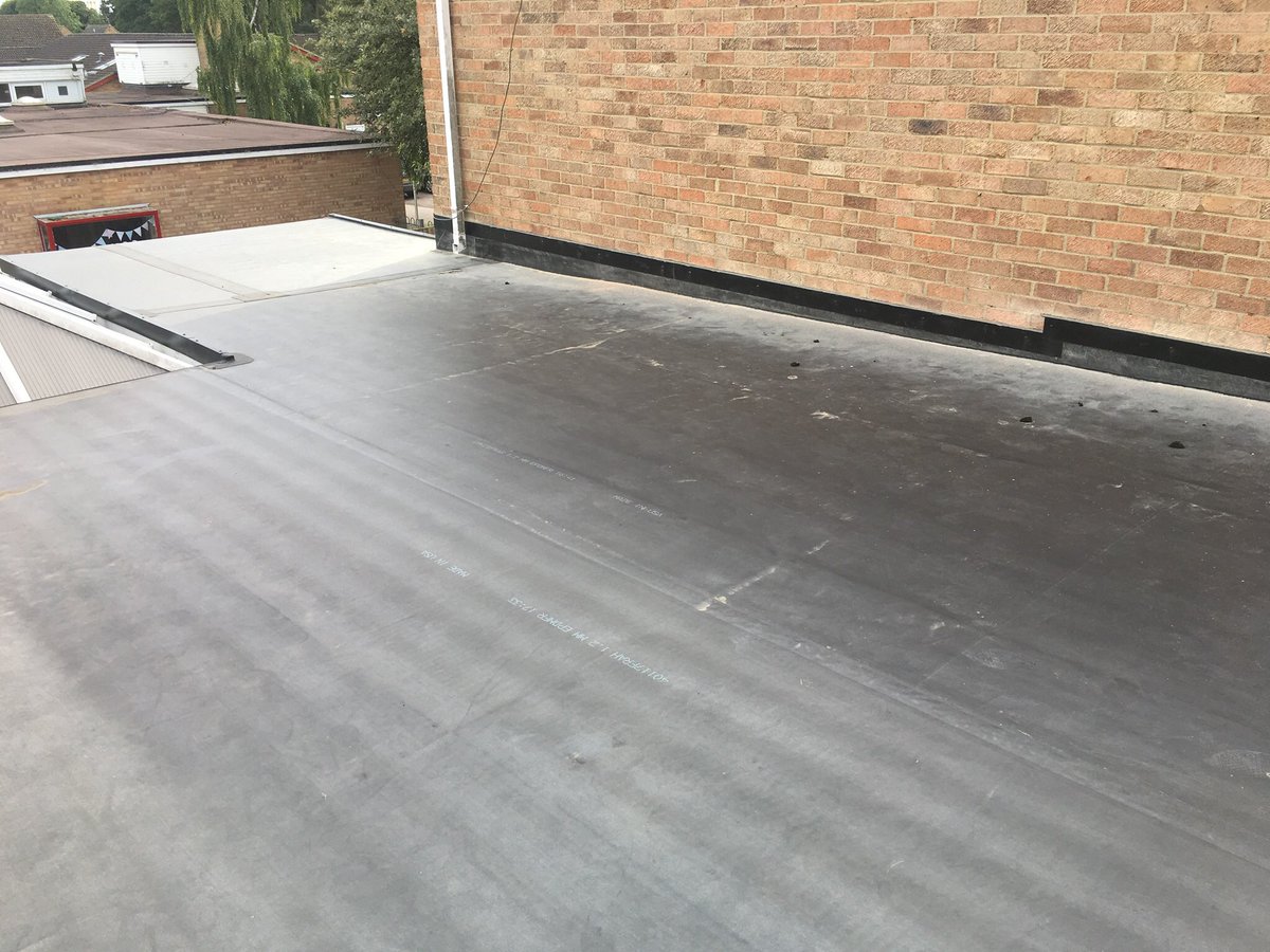 barleadwork's tweet photo. #epdm #rubberbond #flatroof #roofingskills #flex-r #flexr https://t.co/RQUldngs88