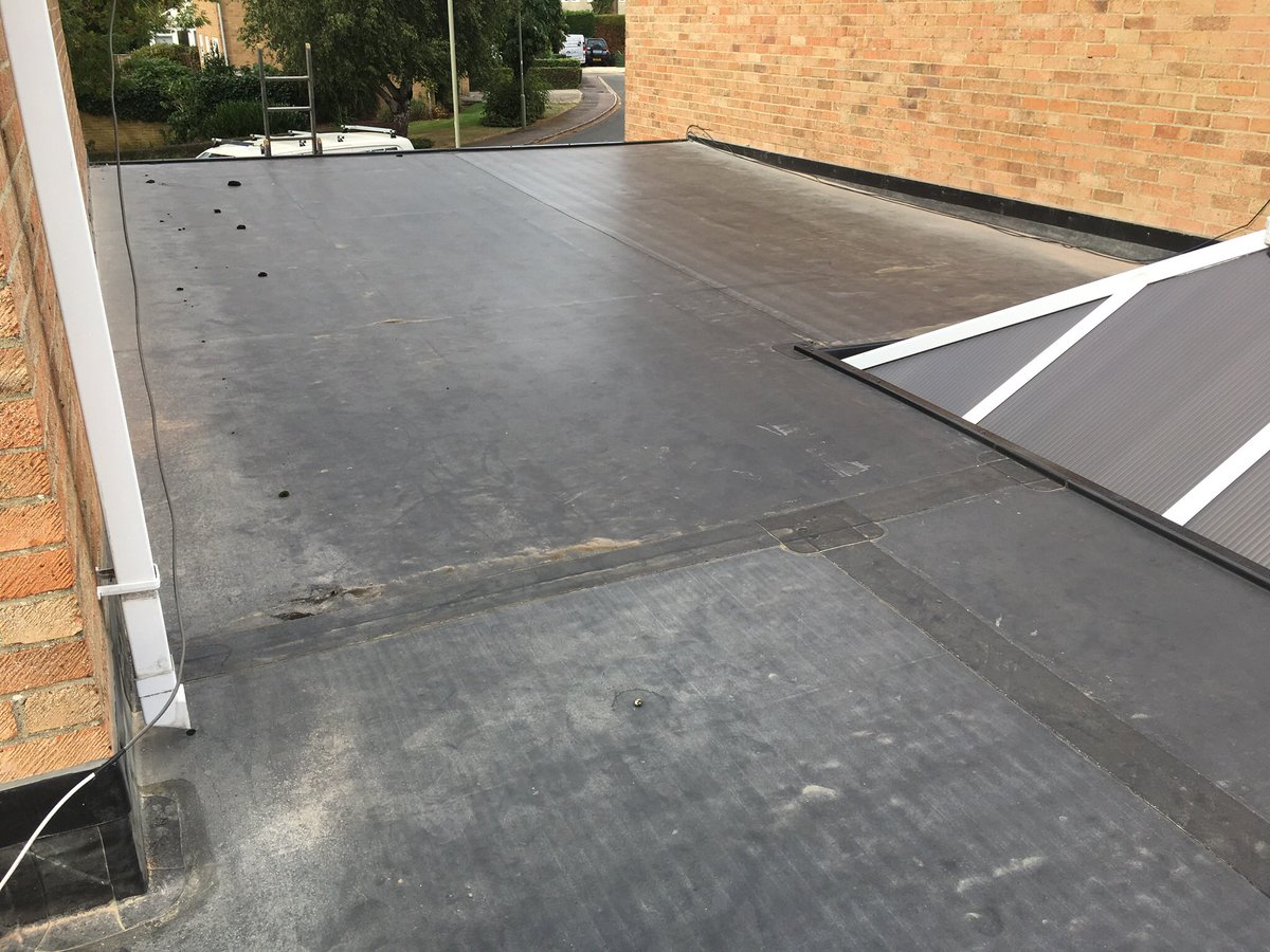 barleadwork's tweet photo. #epdm #rubberbond #flatroof #roofingskills #flex-r #flexr https://t.co/RQUldngs88