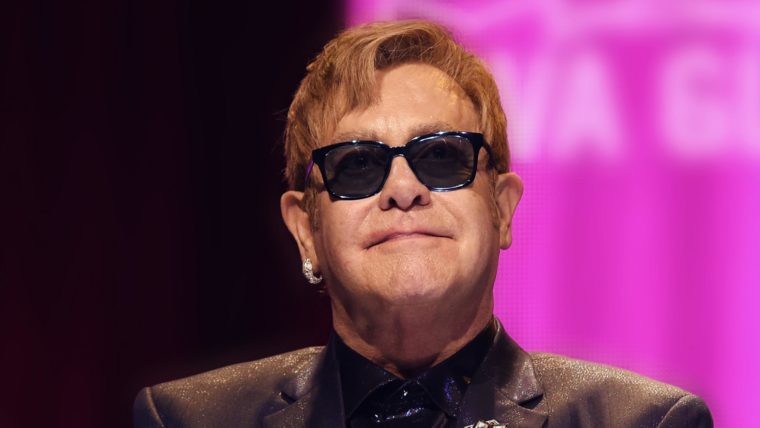 robscombr's tweet photo. Assista ao trailer de #Rocketman, filme sobre a vida de Elton John #EltonJohn https://t.co/d0HEmAiZhc https://t.co/h8oKbPcGGS