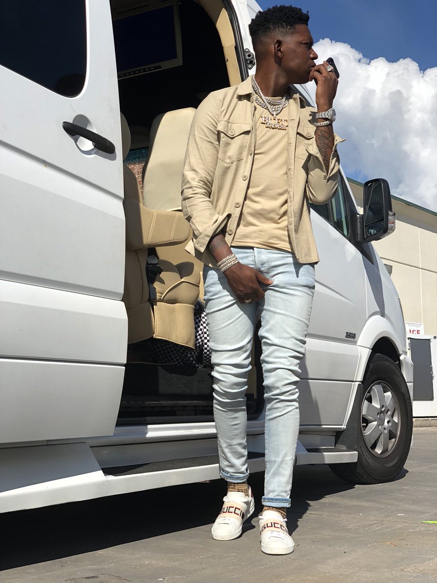 _YungBleu's tweet photo. Only real niggas can pull off this color and make it look good https://t.co/zoMsz0SD79
