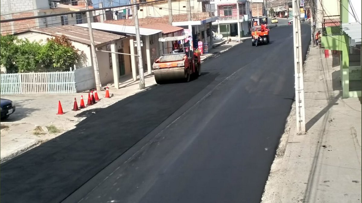 elmercuriomanta's tweet photo. 🚨¡¡ATENCIÓN!!🚨

Se continúa con los trabajos de pavimentación en la #Calle12, que comprende desde la #Avenida35 hasta el redondel de la Universidad.
Posteriormente se continuará con el siguiente tramo desde la #Avenida35 hasta la #Avenida24.

Fuente: @Municipio_Manta https://t.co/IvYDAnLu59