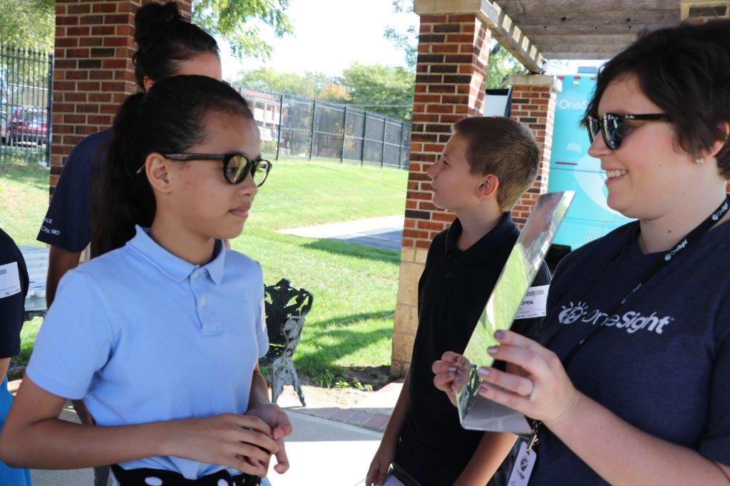 KansasCityU's tweet photo. KCU student docs get hands-on patient experience while taking part in @OneSightOrg @Score1forHealth collaboration to provide free eye exams and glasses to area school kids. https://t.co/EkCexp18lq
