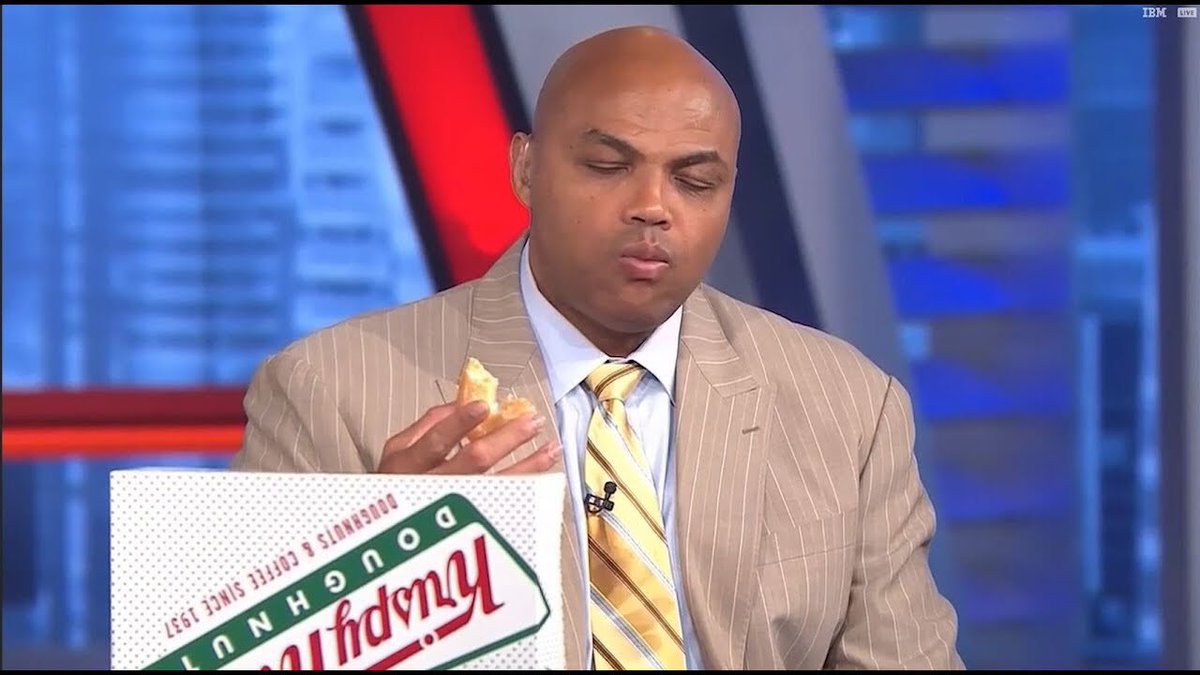 8lakers24lyfe23's tweet photo. Lakers fam‼️ We play on TNT tonight!! You know what that means. This bitter ass mf fat slug will be running his mouth, hating on the lakers every chance he gets per usual 🙄 #foreverringless #hater #lakers4lyfe https://t.co/jCLkcdI9hw