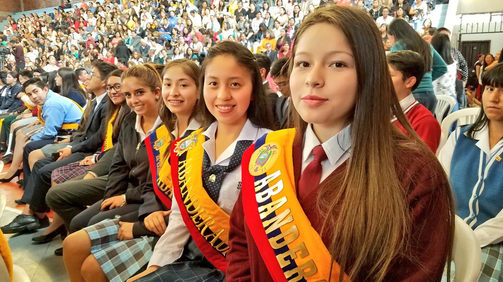 Educacion_Ec's tweet photo. .@fanderfalconi, ministro de Educación: Los abanderados son reflejo de la constancia, detrás de sus logros hay una familia que se ha preocupado por su formación y el trabajo esmerado de los docentes. #MiBanderaEc https://t.co/rmrDgtRwNI