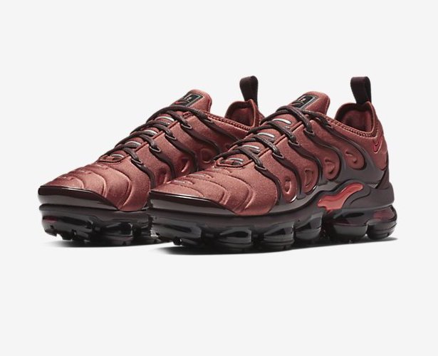 burgundy nike vapormax plus