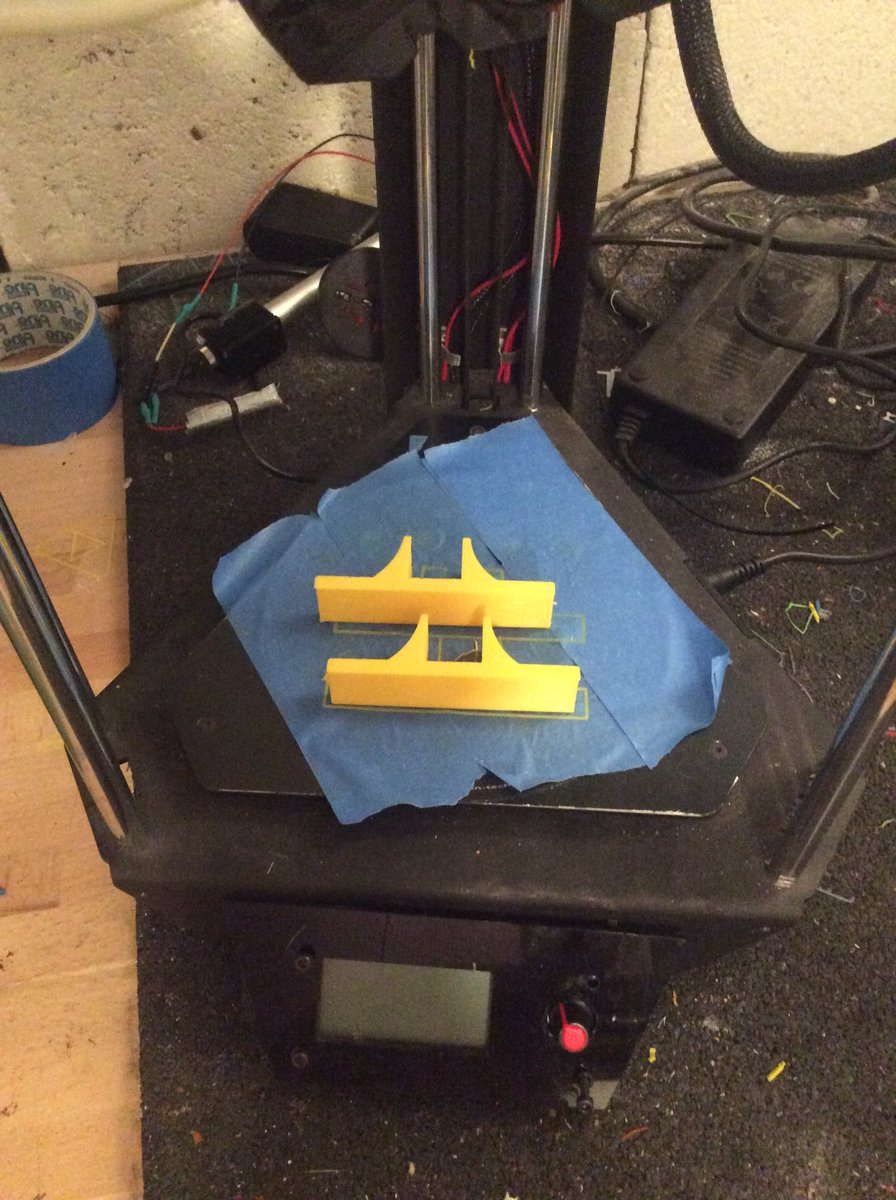 switchtoprof's tweet image. J espère que les élèves apprécierons 😀
1 h pour faire le modèle 45 minutes de découpe @MiniCut2d  (trop long pour le cours je ferais autre chose)
Il en reste 5 à faire 
On remarquera les 2 supports en #impression3d @emotiontech  😉

#maker @Edu_Num #teamtechno