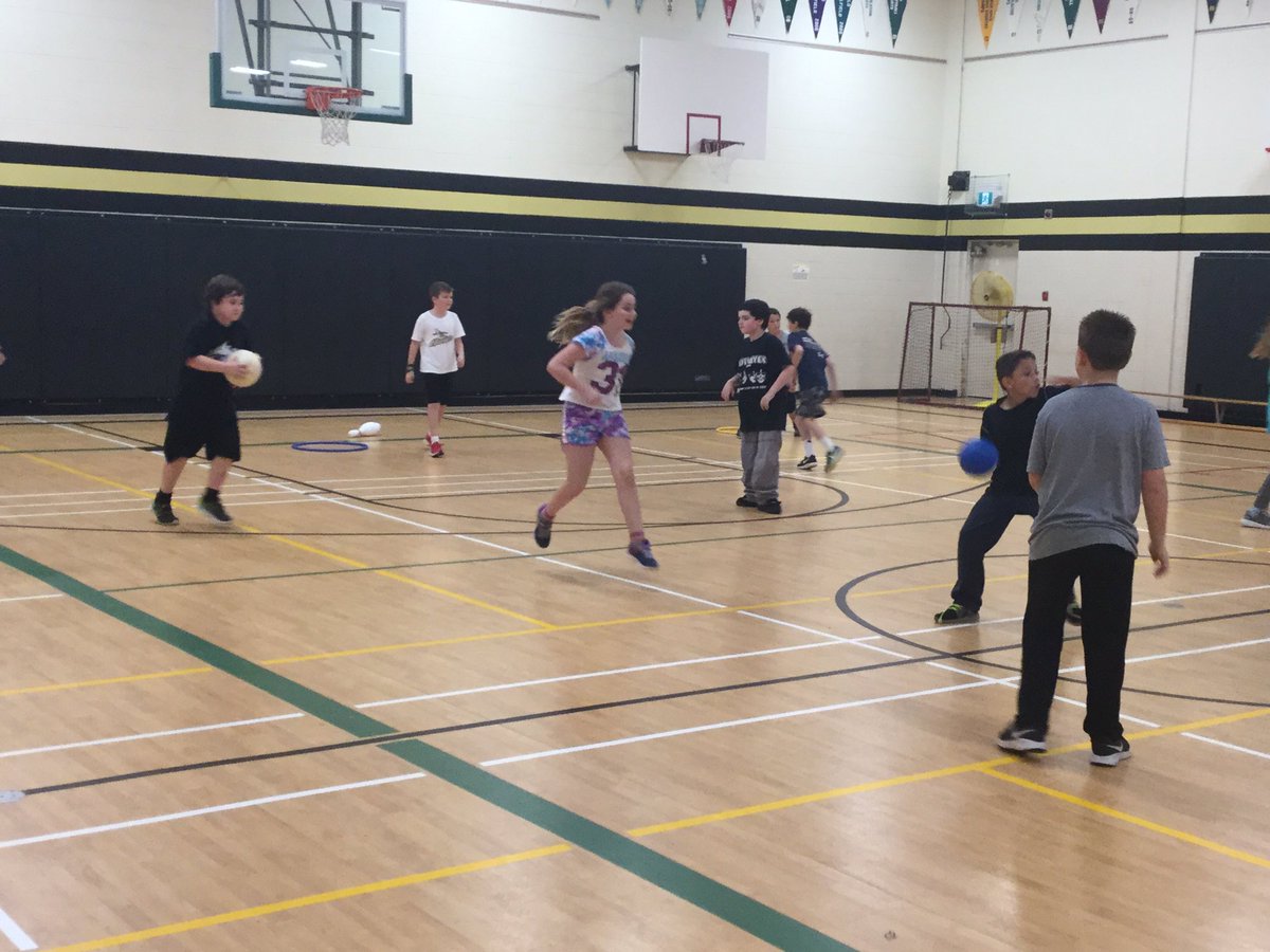 MissJJTweets's tweet photo. Love the collaborative games in the gym #kingpin #tictactoe @flexingbodymind @HPSVP https://t.co/GHobabF1zM