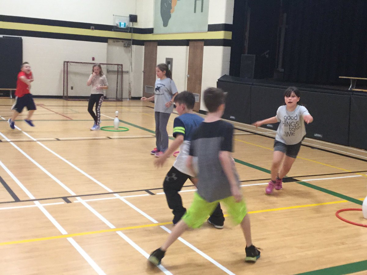 MissJJTweets's tweet photo. Love the collaborative games in the gym #kingpin #tictactoe @flexingbodymind @HPSVP https://t.co/GHobabF1zM